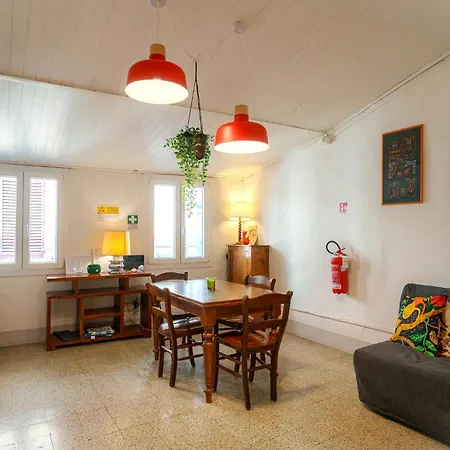 Διαμέρισμα Lovely & Charming 1br- 7 Min Walk By The Duomo *
